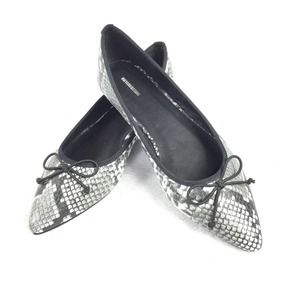 Pretty Little Things Snakeskin Pointed Toe Ballet Flats 7 Black White Slip On